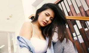 Berlliana lovell, Perempuan Seksi yang Dijuluki Istri Sejuta Umat!