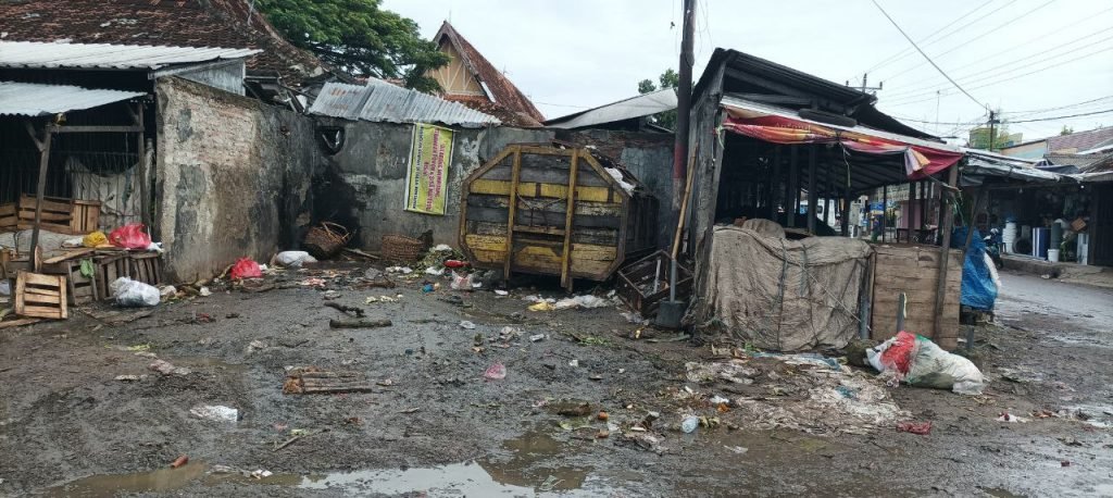 Pasar Tradisional Rembang Kumuh, Dindakop UKM Sampah Jadi Masalah