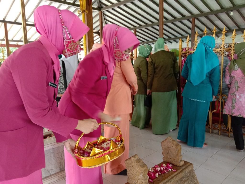 Gerakan Wanita Wanita Rembang Ziarah ke Makam Kartini