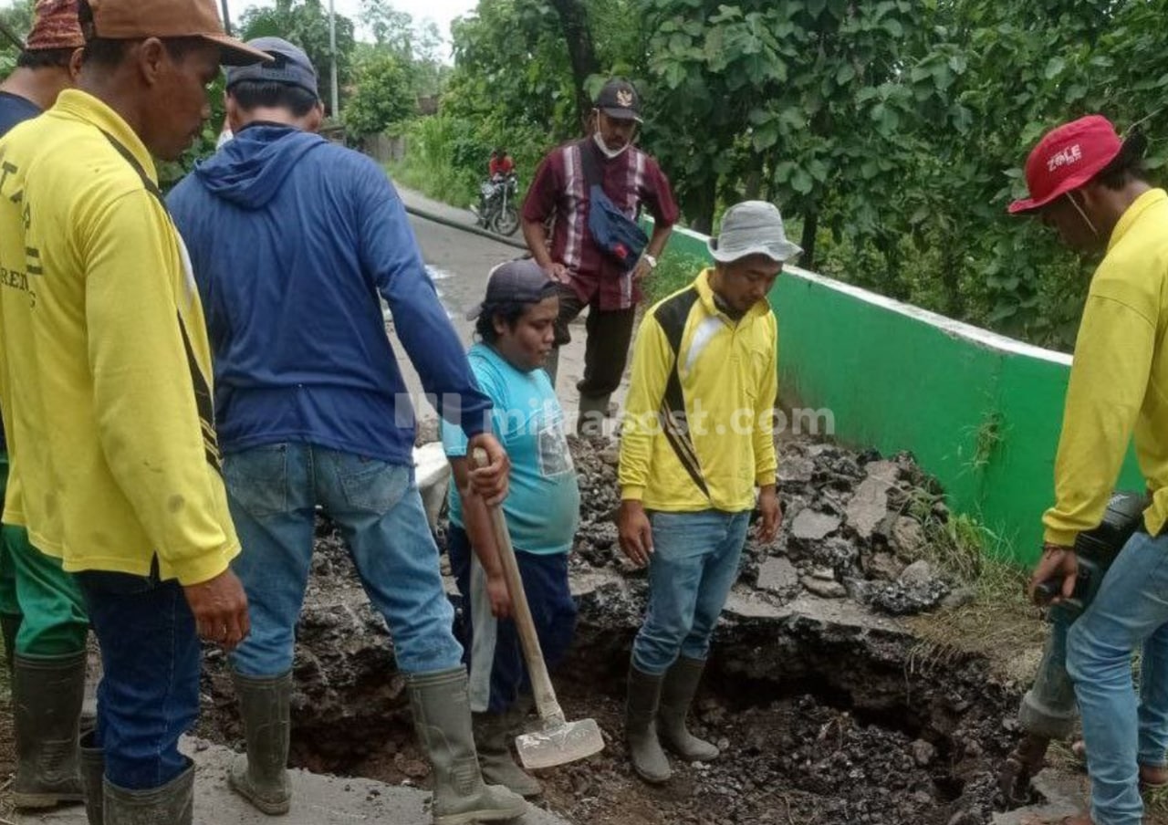 Perbaikan Jalan Berlubang di Rembang Masih Terus Berlanjut