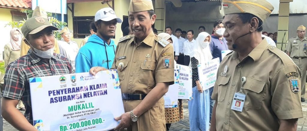 Seorang Warga Rembang Gunakan Uang Klaim Asuransi Nelayan untuk Bangun Mushola