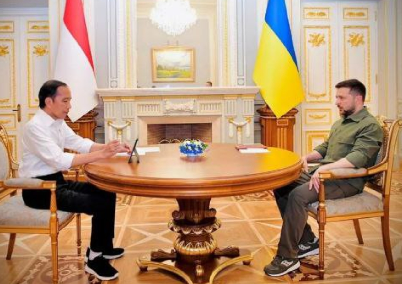 Kedatangan Jokowi di Ukraina Disambut oleh Presiden Volodymyr Zelenskyy