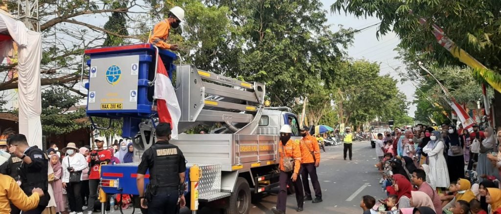 Tingkatkan Perawatan LPJU, Dishub Rembang Beli 1 Crane Skylift