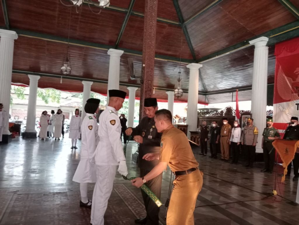 Bupati Rembang Berpesan Kepada Peserta Paskibraka untuk Terus Berikan Kontribusi Positif