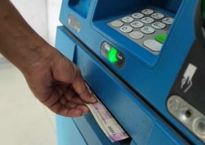 Pencuri Gasak Uang dengan Modus Ganjal ATM Ditangkap