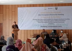 Foto:Dekan FMIPA Unnes Sugiyanto saat sambutannya di Hotel Pollos Rembang/rembangnews.com/Sri Lestari