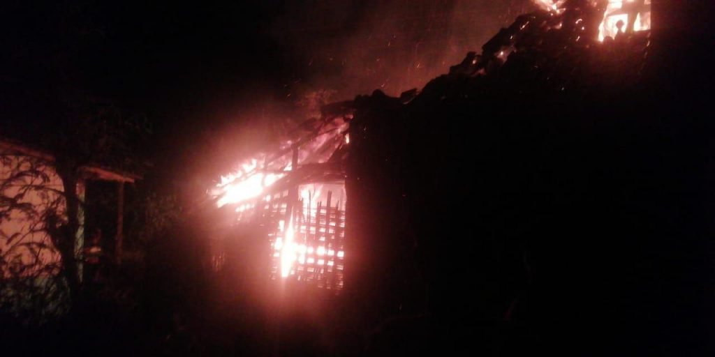 Kebakaran di Desa Kemandu Rembang, Mobil Pemadam Dikerahkan
