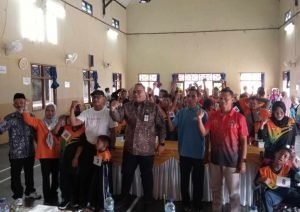 Foto: Mochamad Hanies Cholil Barro' saat menyaksikan anak dissabilitas mengikuti seleksi pemanduan bakat olahraga di Gedung PKPRI/mitrapost.com/Sri Lestari