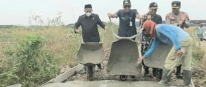 Bupati Rembang Tinjau Jalan dari Program TMMD Sengkuyung 3 di Desa Bogoharjo