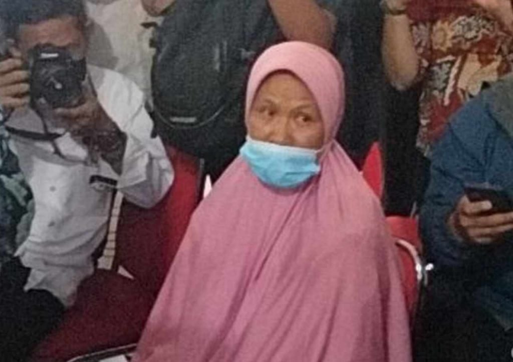 Kisah Sulastri Korban Tragedi Kanjuruhan yang Kehilangan Suaminya, Sempat Gandengan Tangan
