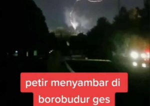 Video Viral Candi Borobudur Disambar Petir
