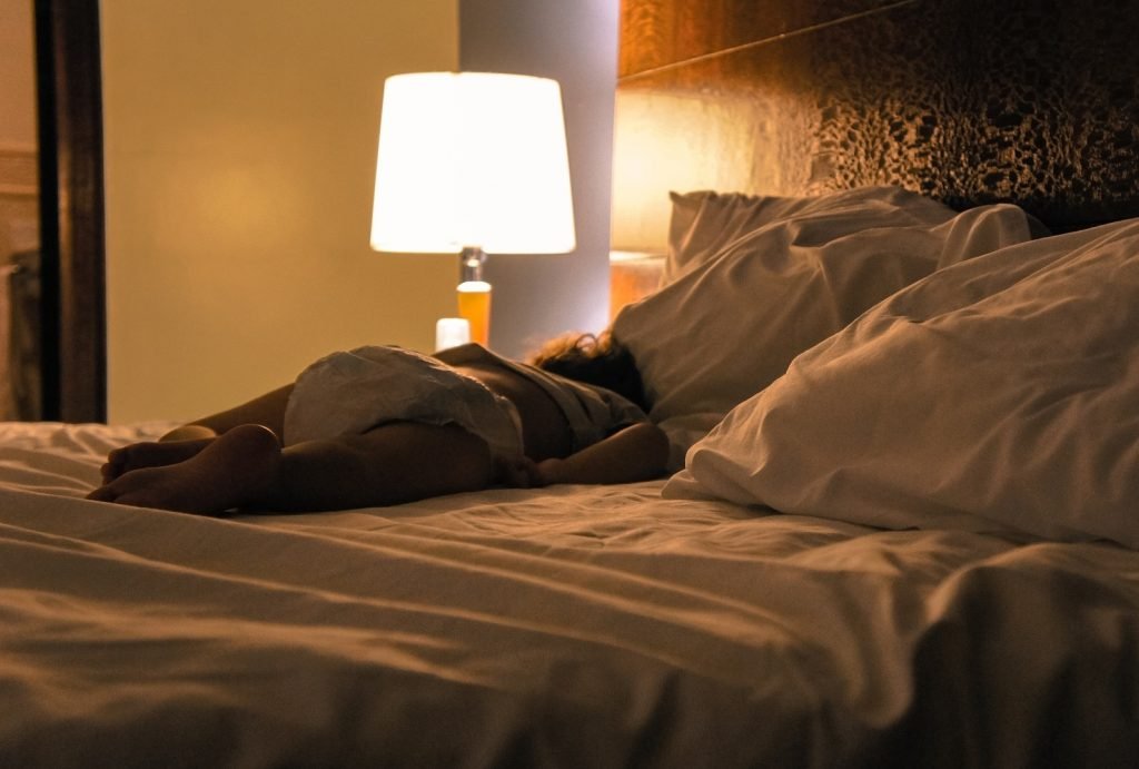 Berbahaya, Inilah Efek Tidur Dengan Lampu Menyala