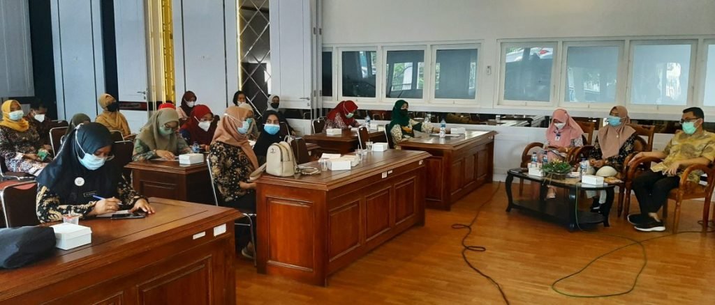 Foto: diseminasi hasil surveilans lintas program/sektor dalam rangka audit kasus stunting di Bappeda Rembang (Sumber: Rembangkab)