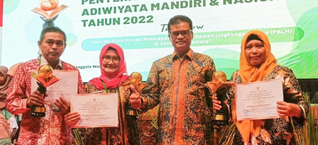 Foto: SMP di Rembang Raih Penghargaan Adiwiyata Nasional Mandiri/ rembangkab