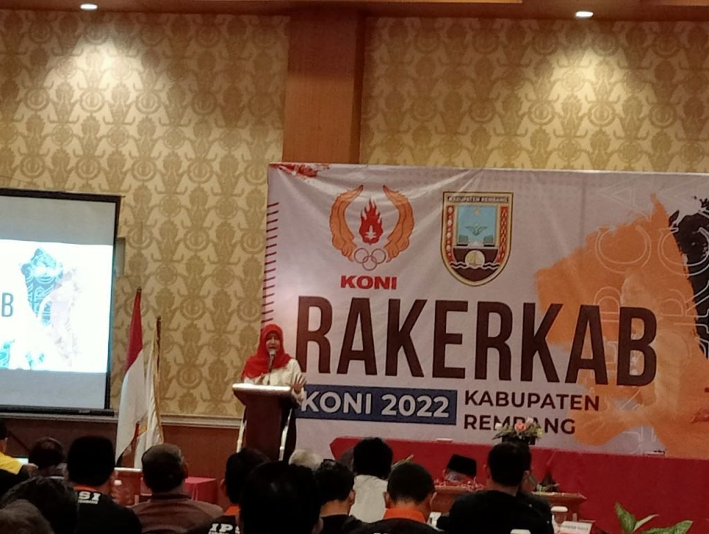 Foto: Ketua Koni Kabupaten Rembang, Vivit Dina Rini Andriyanto saat sambutan di Fave Hotel/rembangnews.com/Sri Lestari