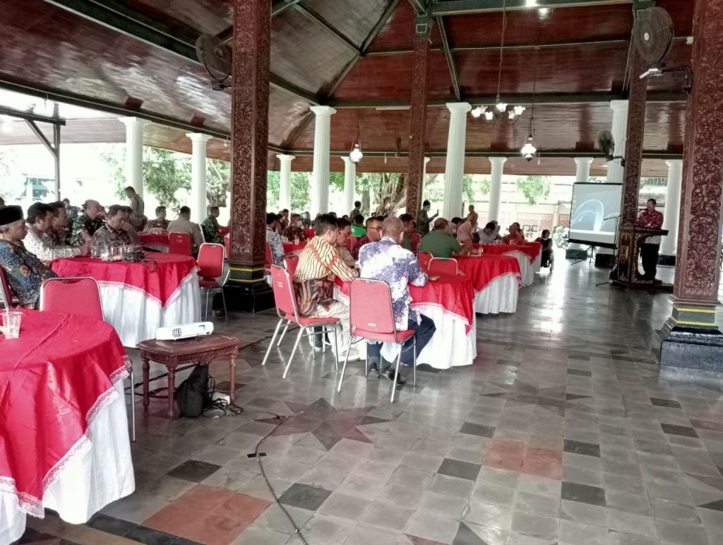 Foto: Kepala Dinas Perdagangan Koperasi dan UKM (Dindagkop-UKM) M. Mahfudz saat paparannya di Pendopo Musium RA Kartini/rembangnews.com/Sri Lestari