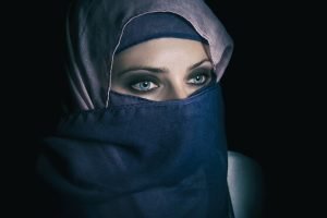 Dalil Tentang Batasan Aurat bagi Seorang Wanita Muslimah