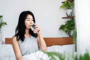 Penelitian Ungkap Kurang Minum Air Putih Bisa Tingkatkan Resiko Kematian Dini/istock