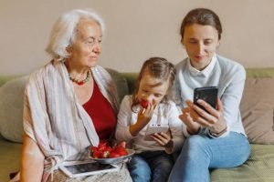 Waspada Konten Negatif Ditonton Anak-Anak, Begini Cara Mengaturnya/iStock