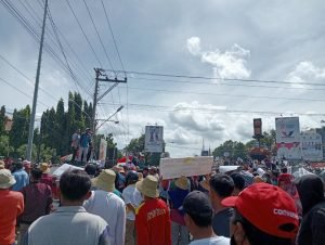 Foto: Kondisi padat merayap dari aksi demonstrasi di sekitar bundaran tugu Adipura/rembangnews.com/Sri Lestari