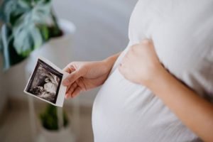 Viral Pasangan Transgender Hamil, Apa Mungkin?/iStock