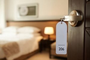 1.200 Personel Polisi Dikerahkan untuk Kosongkan Hotel Banana Inn/iStock