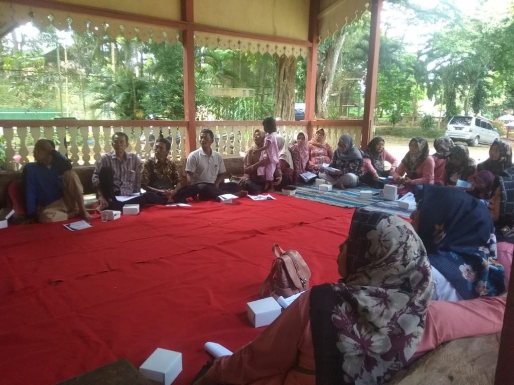 Tekan Jumlah Limbah Rumah Tangga, Perhutani Rembang Gelar Pelatihan Pembuatan Eco Enzim