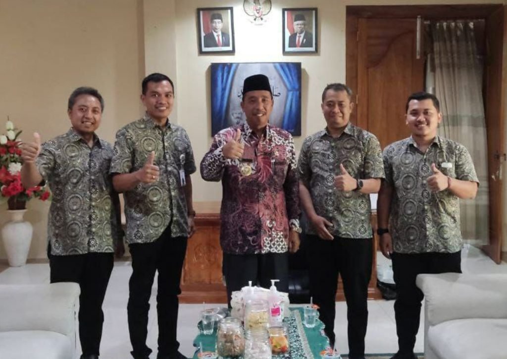 Foto: Bupati Hafidz dan pihak BPJS Kesehatan (Sumber: istimewa)