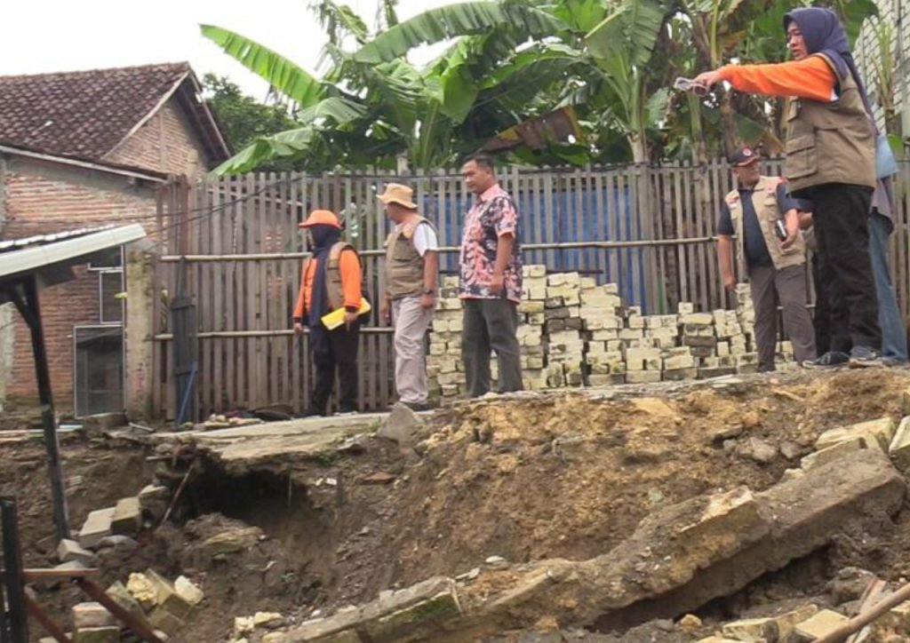 Foto: Dampak tanah gerak di Dukuh Grajen Desa Sumberjo (Sumber: istimewa)