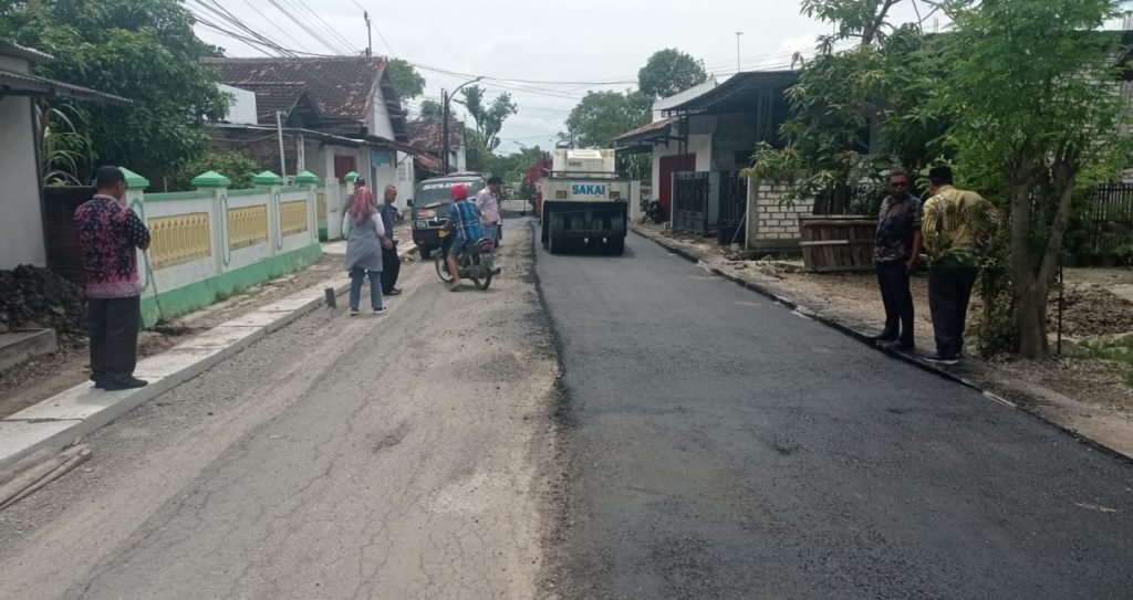 Foto: Ilustrasi proyek perbaikan jalan Rembang (Sumber: DPRD Rembang)