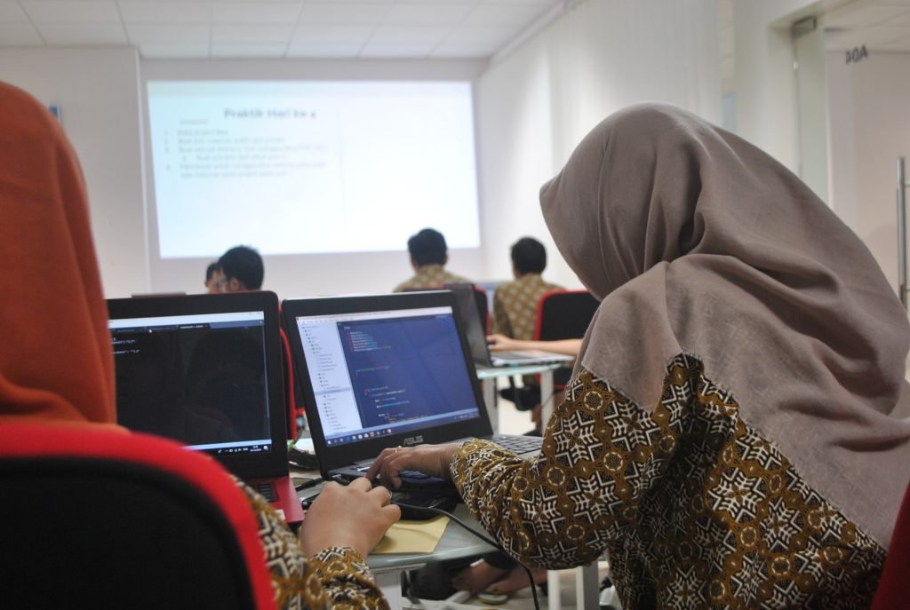 Foto: Ilustrasi kegiatan belajar mengajar (Sumber: unsplash.com)