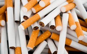 Foto: Ilustrasi rokok ilegal (Sumber: iStock)