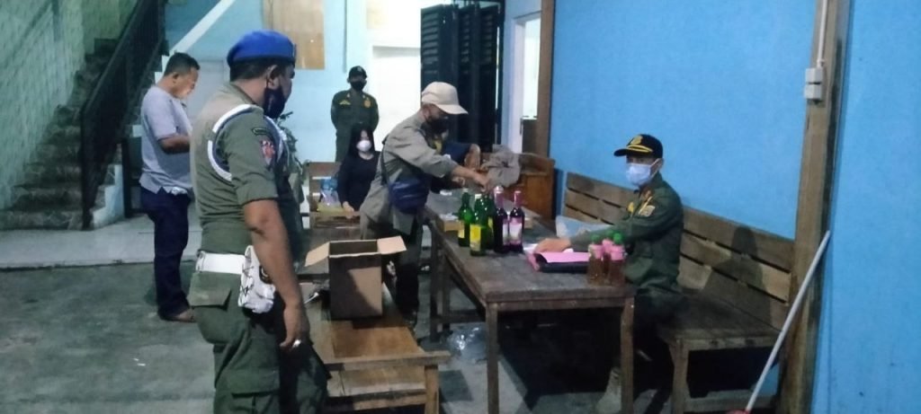 Foto: Satpol-PP Rembang saat melakukan razia di tempat hiburan malam di tahun 2023/rembangnews.com/Sri Lestari