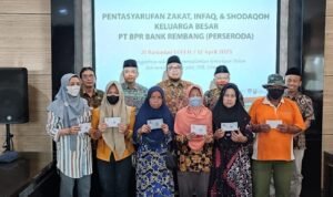 Foto: Penyaluran Sembako oleh Bank Rembang dan BAZNas (Sumber: rembangkab)