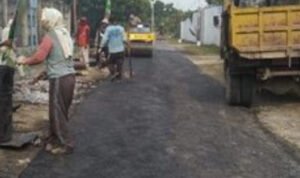 Foto: Ilustrasi pengerjaan proyek jalan (Sumber: rembangkab)