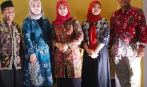 Foto: Ilustrasi seragam batik di Rembang (Sumber: rembangkab)