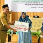 Foto: Bantuan Modal Usaha dari Baznas Jateng (Sumber: Rembangkab)