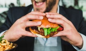 Jangan Meniup Makanan, Ini Alasannya