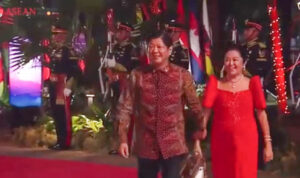 Foto: Presiden Philipina, Ferdinand R Marcos memakai baju batik tulis Lasem di Gala Dinner KTT ASEAN (Sumber: rembangkab)