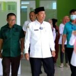 Foto: Bupati Rembang saat meninjau puskesmas (Sumber: rembangkab)