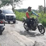 Foto: Ilustrasi jalan rusak (Sumber: rembangkab)