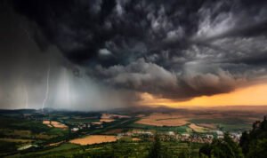 Foto: Ilustrasi cuaca ekstrem (Sumber: istock)