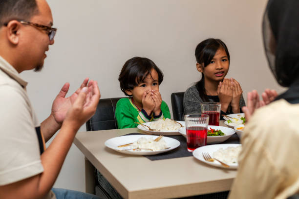 Doa Hendak Makan dan Selesai Makan, Yuk Ajarkan pada Anak