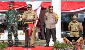 Foto: Penjabat (Pj) Gubernur Jawa Tengah Nana Sudjana, saat memimpin Apel Pergeseran Pasukan Pengamanan Pemilu (Sumber: jatengprov)