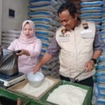 Foto: Satuan Tugas Pangan Polres Temanggung melakukan pengawasan (Sumber: jatengprov)