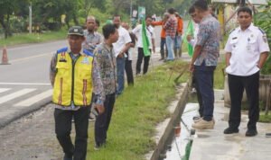 Foto: Peninjauan Titik Banjir Jalan Rembang-Blora (Sumber: rembangkab)