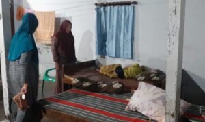 Foto: Kondisi Ruminah di rumahnya (Sumber: rembangkab)