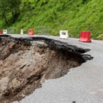Foto: Ilustrasi jalan ambrol (Sumber: istock)
