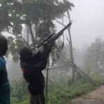 Foto: Penjaga lahan saat bertugas (Sumber: rembangkab)
