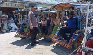 Foto: Tukang Becak Motor Diharapkan Tak Parkir Sembarangan di Area Pasar Sarang (Sumber: polres rembang)